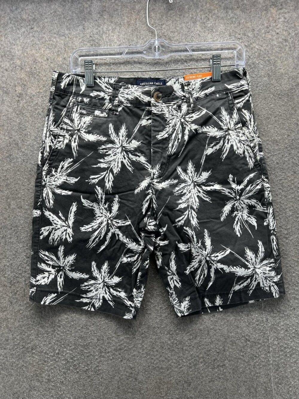 American Eagle Shorts Mens 28 Black Palm Chino Flat Front Stretch Casual Summer